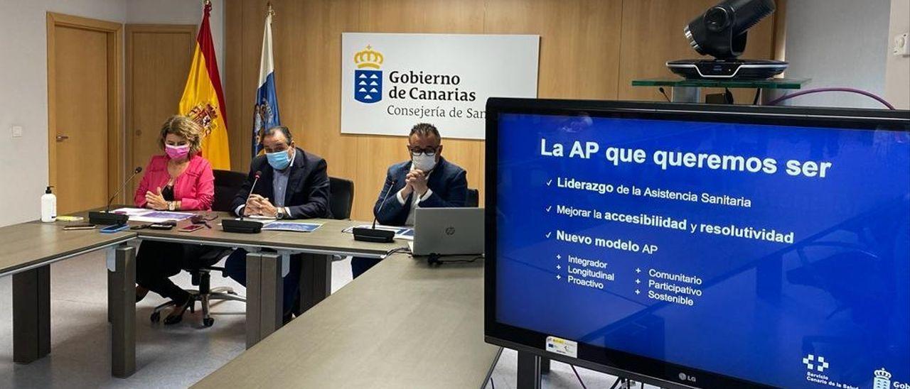 Elizabeth Hernández, Blas Trujillo y Conrado Domínguez, hoy, durante la presentación del proyecto.