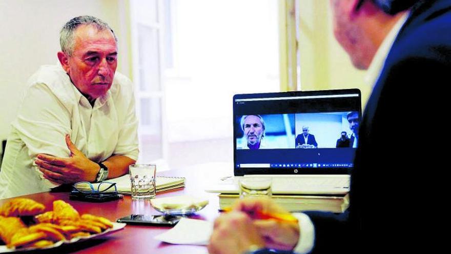 Manuel Broseta interviene 
de manera telemática en 
el encuentro, celebrado en 
la sede de Conexus, en 
Madrid.  JOSÉ LUIS ROCA