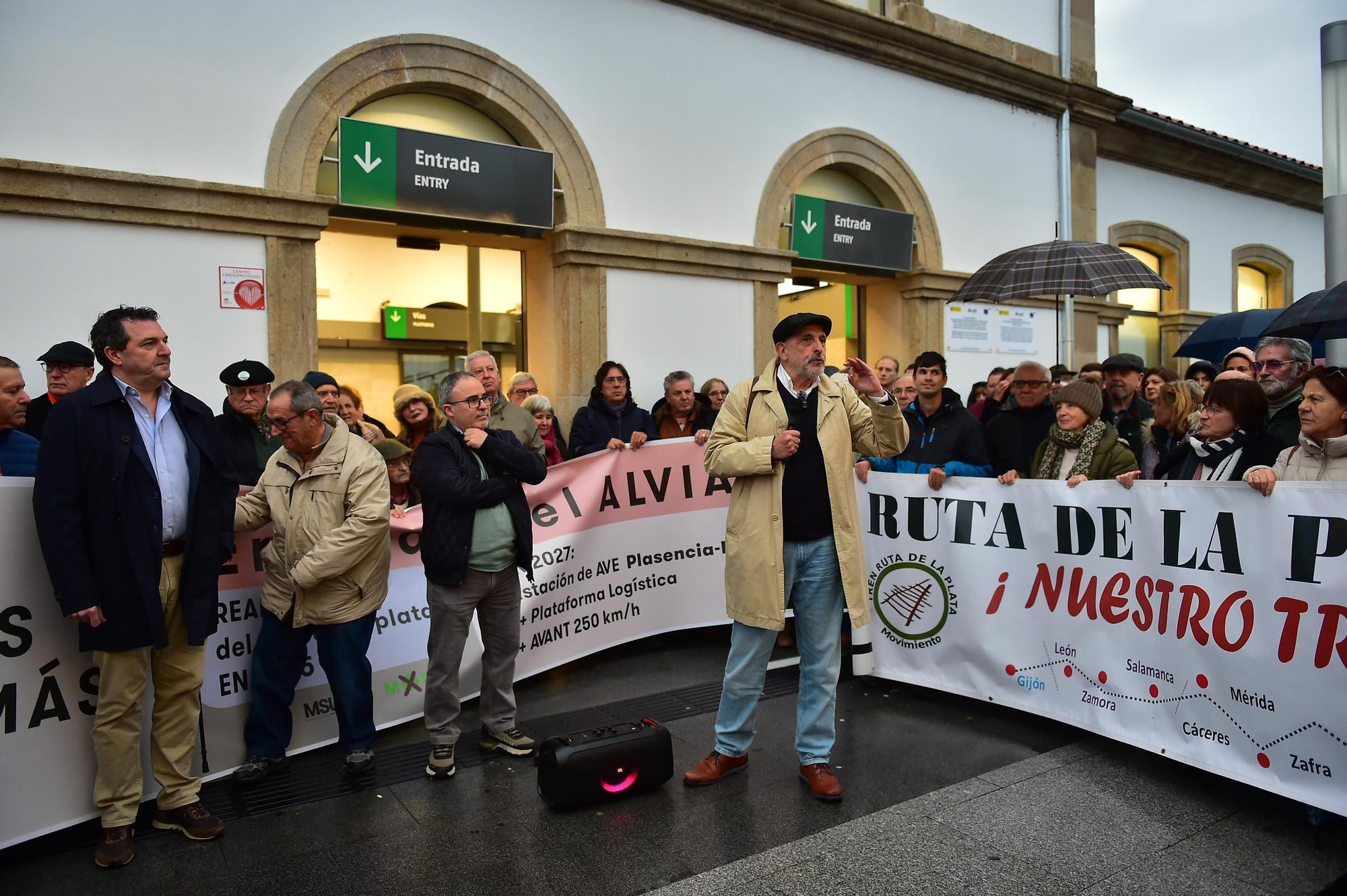 Así ha sido la concentración por el tren en Plasencia