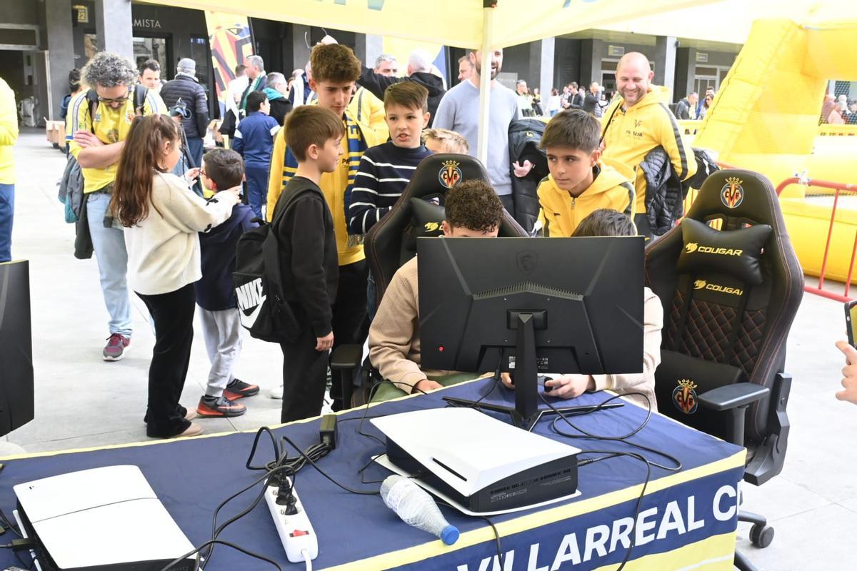 Galería: La afición del Villarreal disfruta de un nuevo derbi ante el Elche