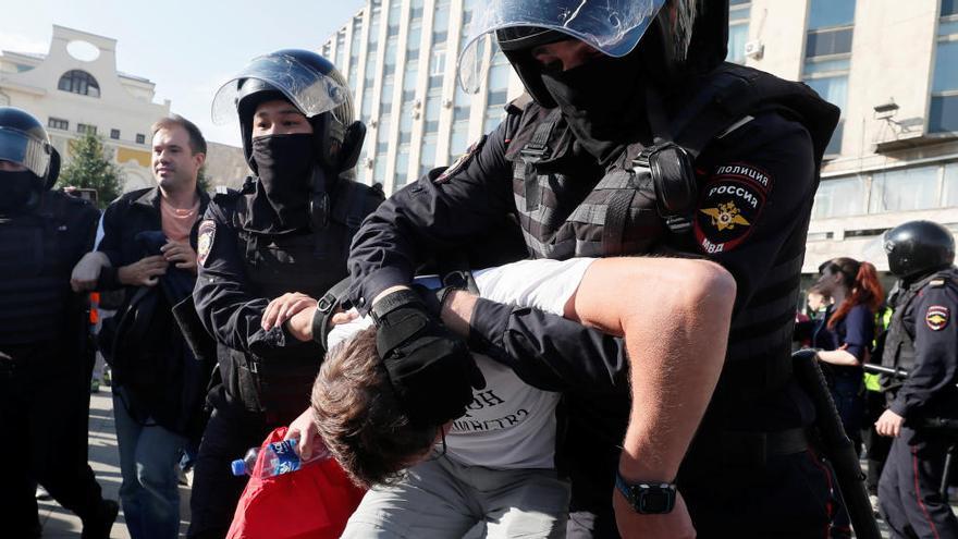 La Policia russa deté gairebé 400 persones en una nova protesta opositora a Moscou