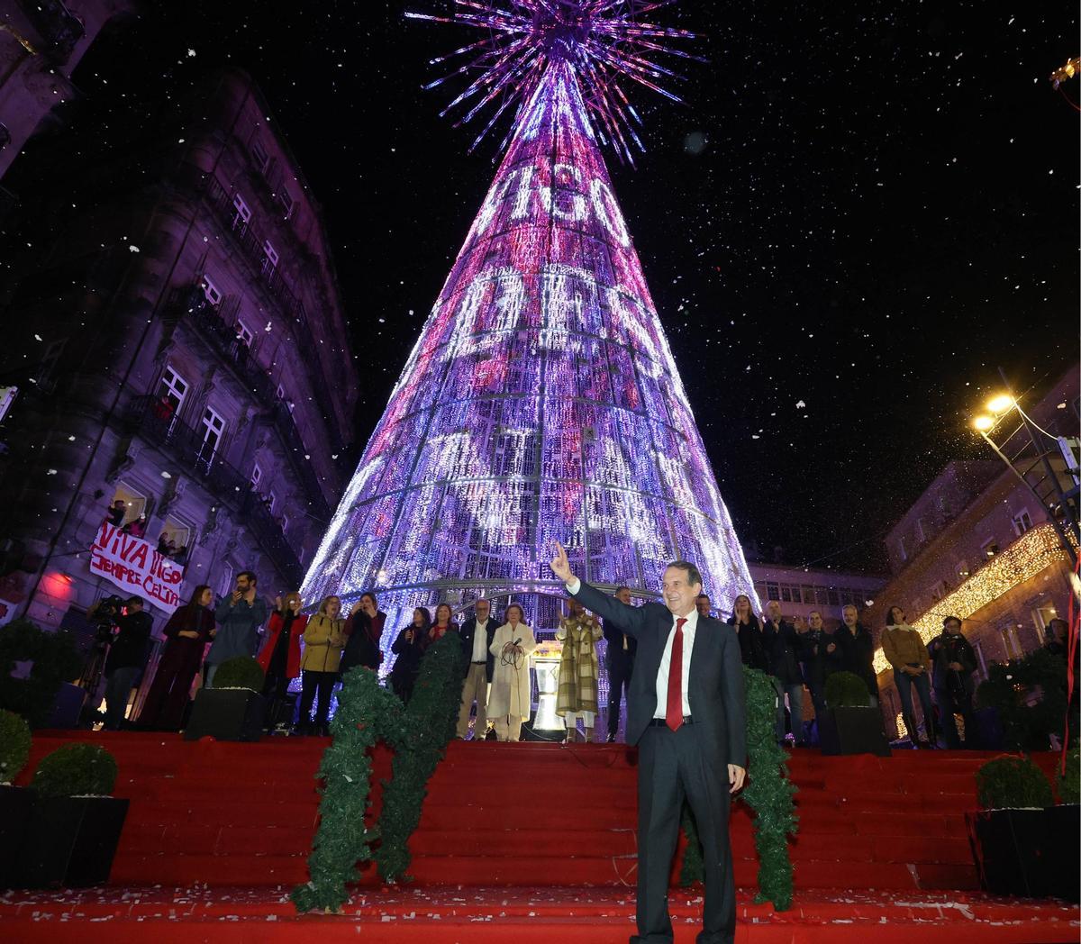 Vigo enciende la Navidad más grande de su historia ante miles de personas