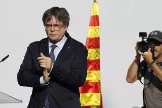 Carles Puigdemont reaparece en Barcelona, recibido por Rull