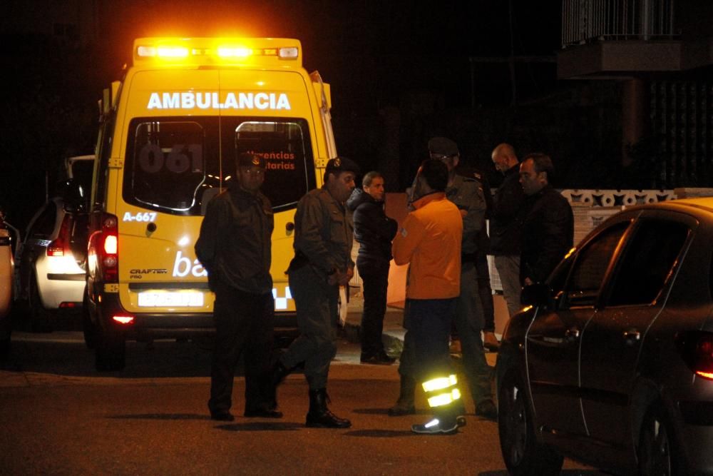 Fallece tras atrincherarse y dispararse en casa de su expareja en Cangas