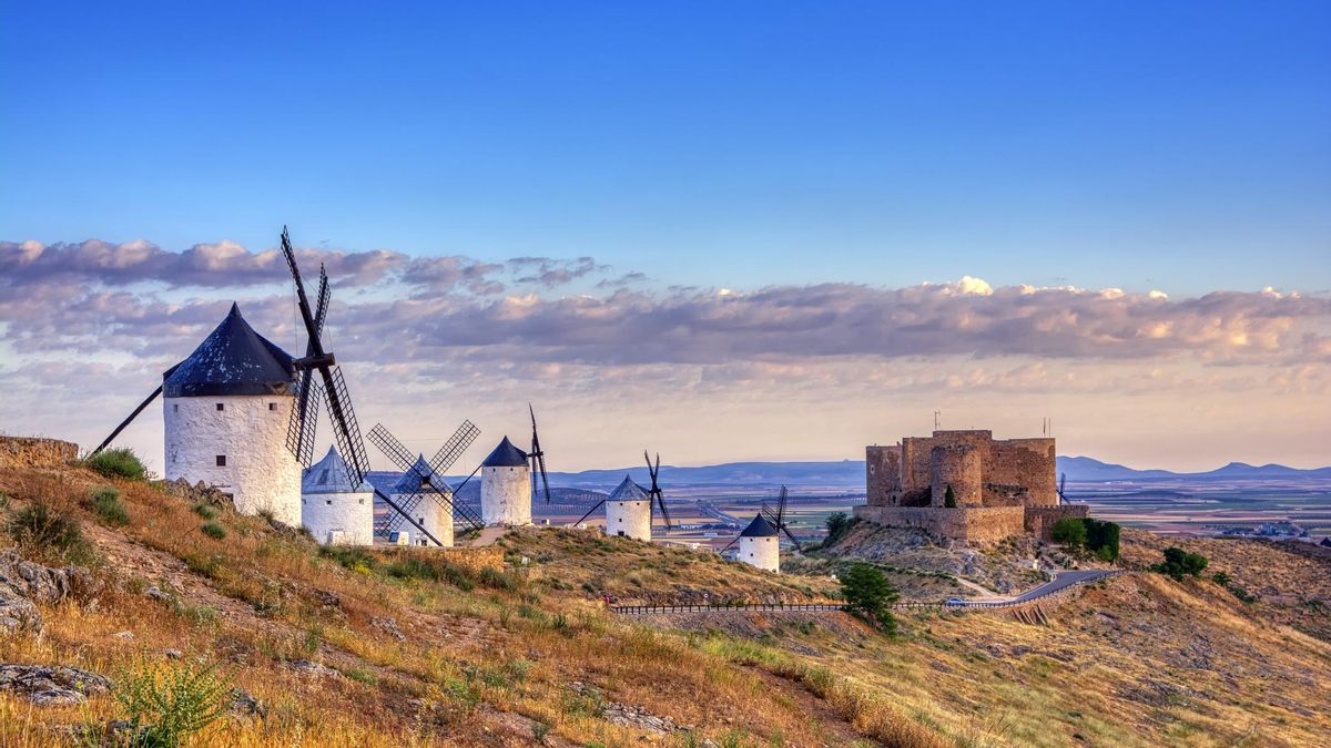 Ni Toledo ni Guadalajara: el corazón de La Mancha se encuentra en este icónico pueblo plagado de molinos