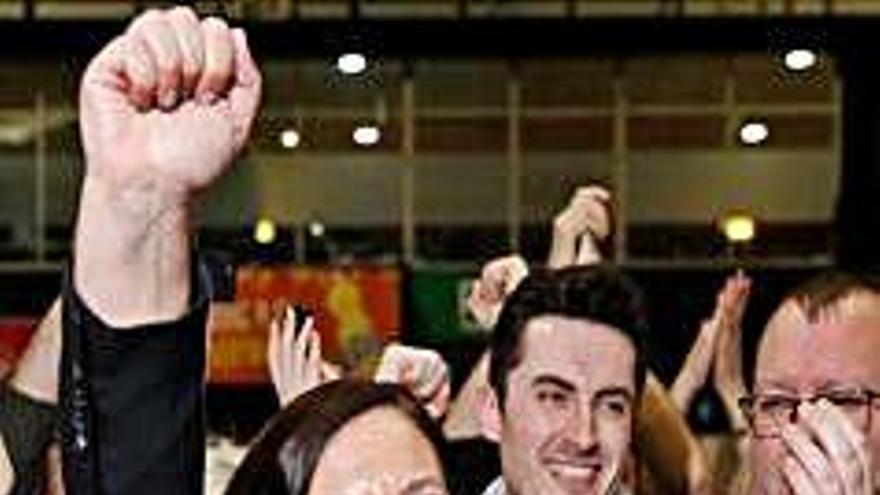 El Sinn Féin trenca el bipartidisme a Irlanda gràcies al vot dels joves