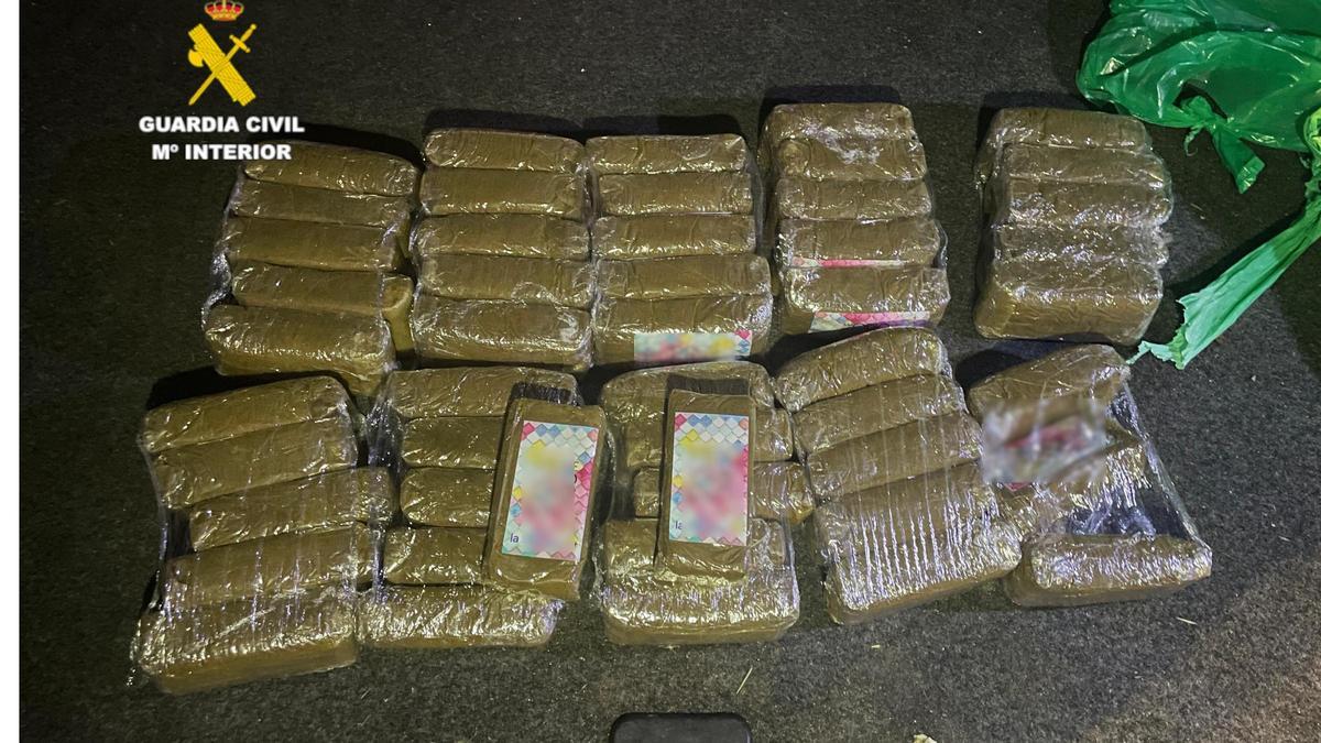 Dos hombres detenidos por tráfico de drogas en la autopista