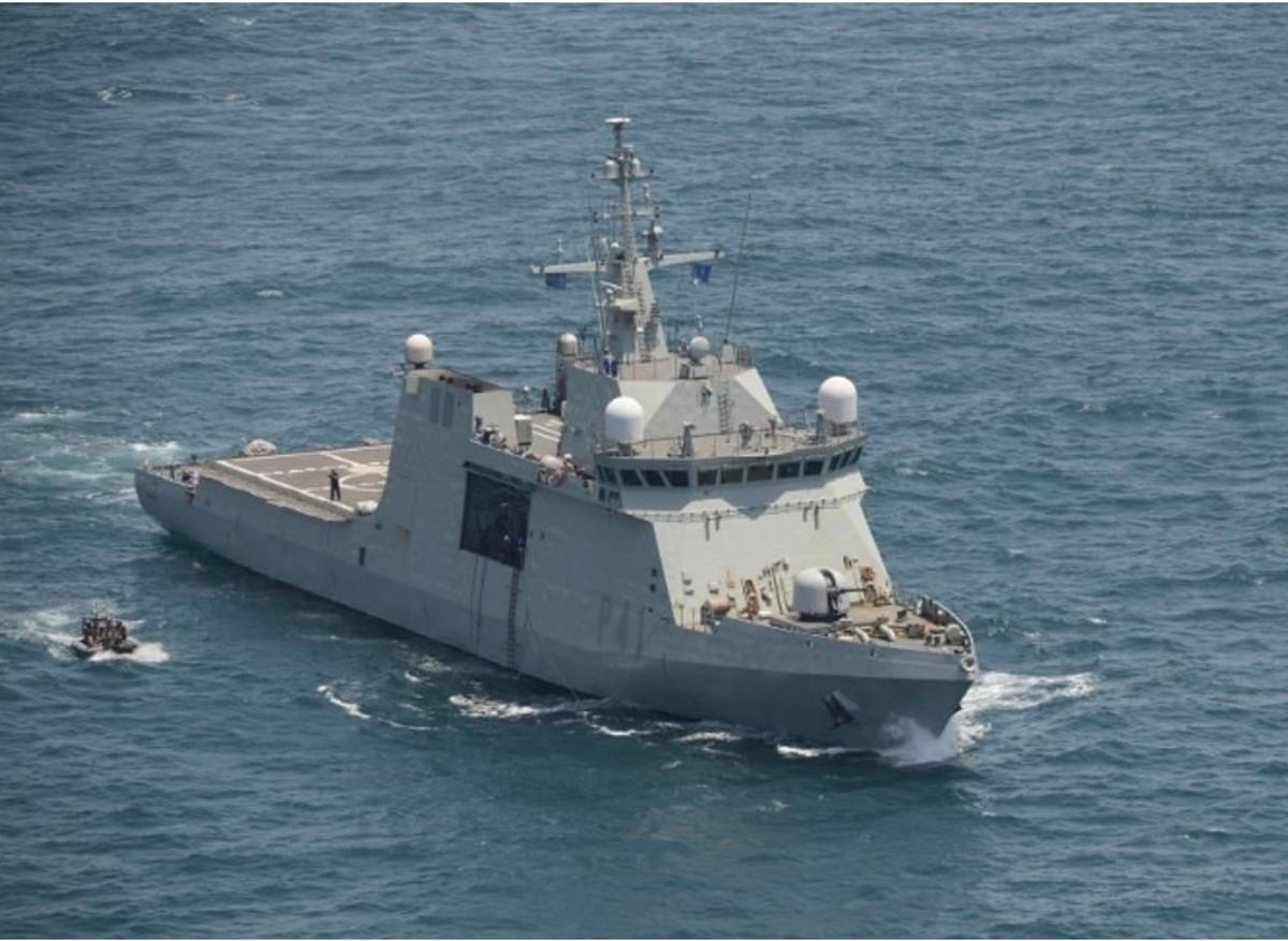 El BAM 'Meteoro' durante la misión de vigilanica de un barco ruso en aguas canarias