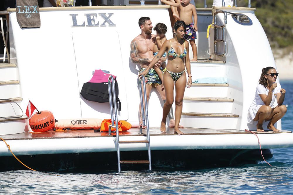 Leo Messi y su familia en aguas de Formentera.