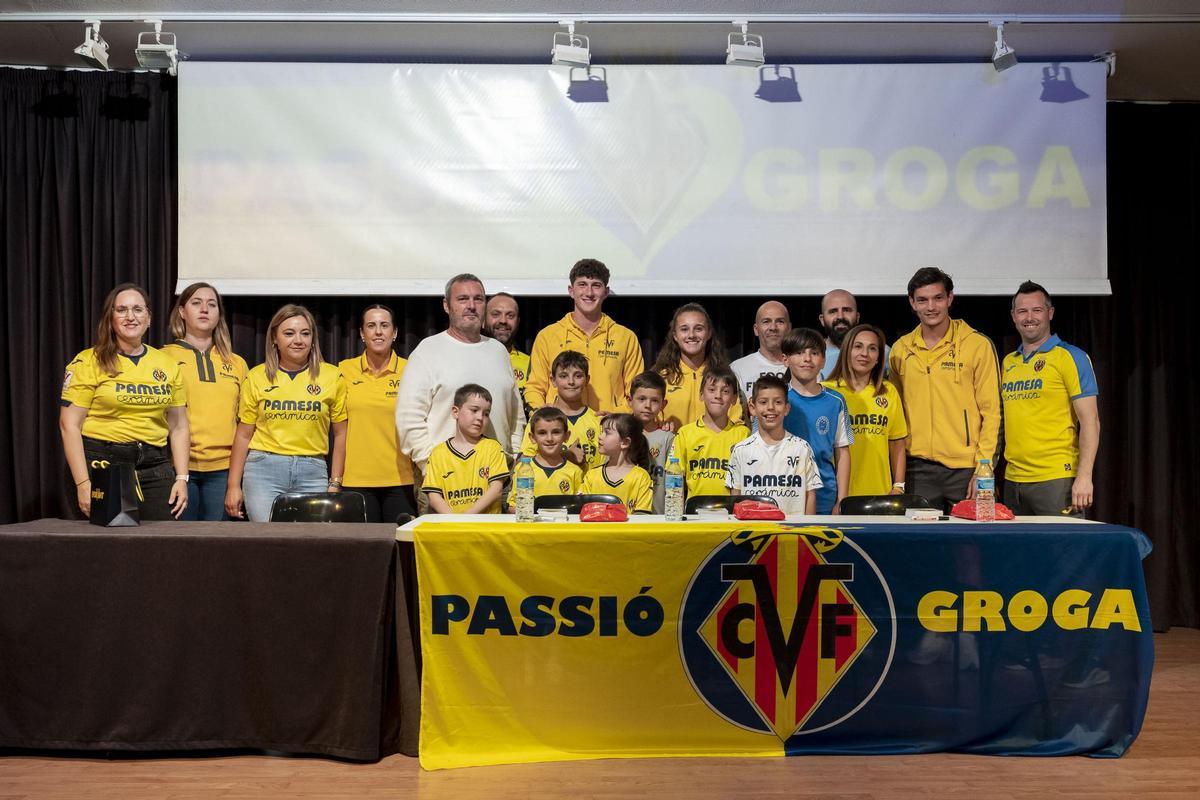 El Villarreal ha visitado a la peña Passió Groga de la Vall d’Uixó.
