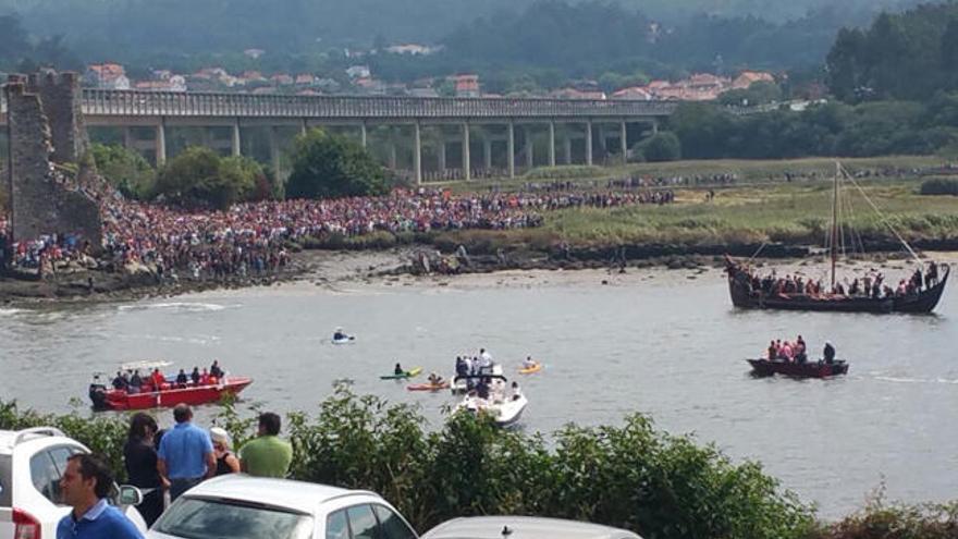 Invasión vikinga en Catoira, esta mañana. // M. M.