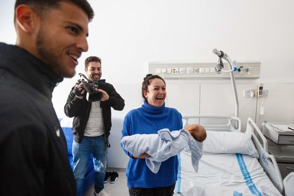 Visita jugadores UD Ibiza al hospital Can Misses