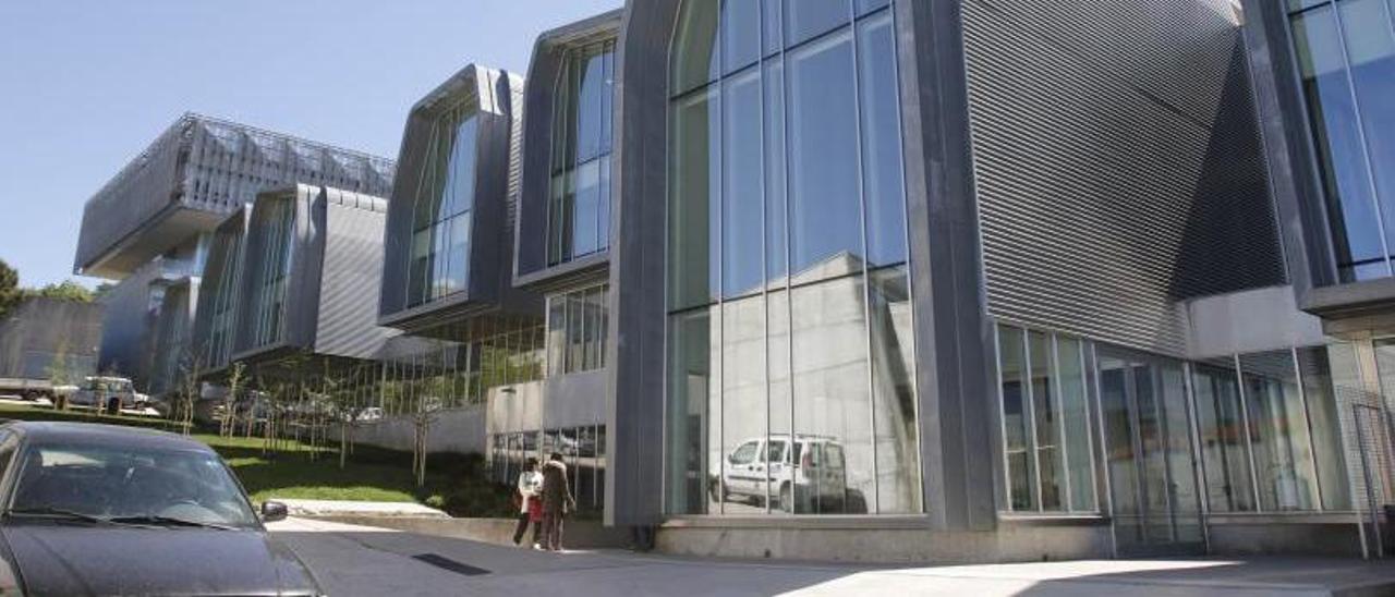 El inmueble que alberga el Cinbio y el Cacti en el campus es obra de Alfonso Penela.