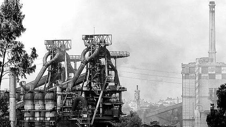 Los dos hornos altos que tiene Arcelor-Mittal en Veriña.