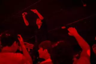Así se vive el Mundial 2026, partido España contra Francia en la discoteca Bling Bling.