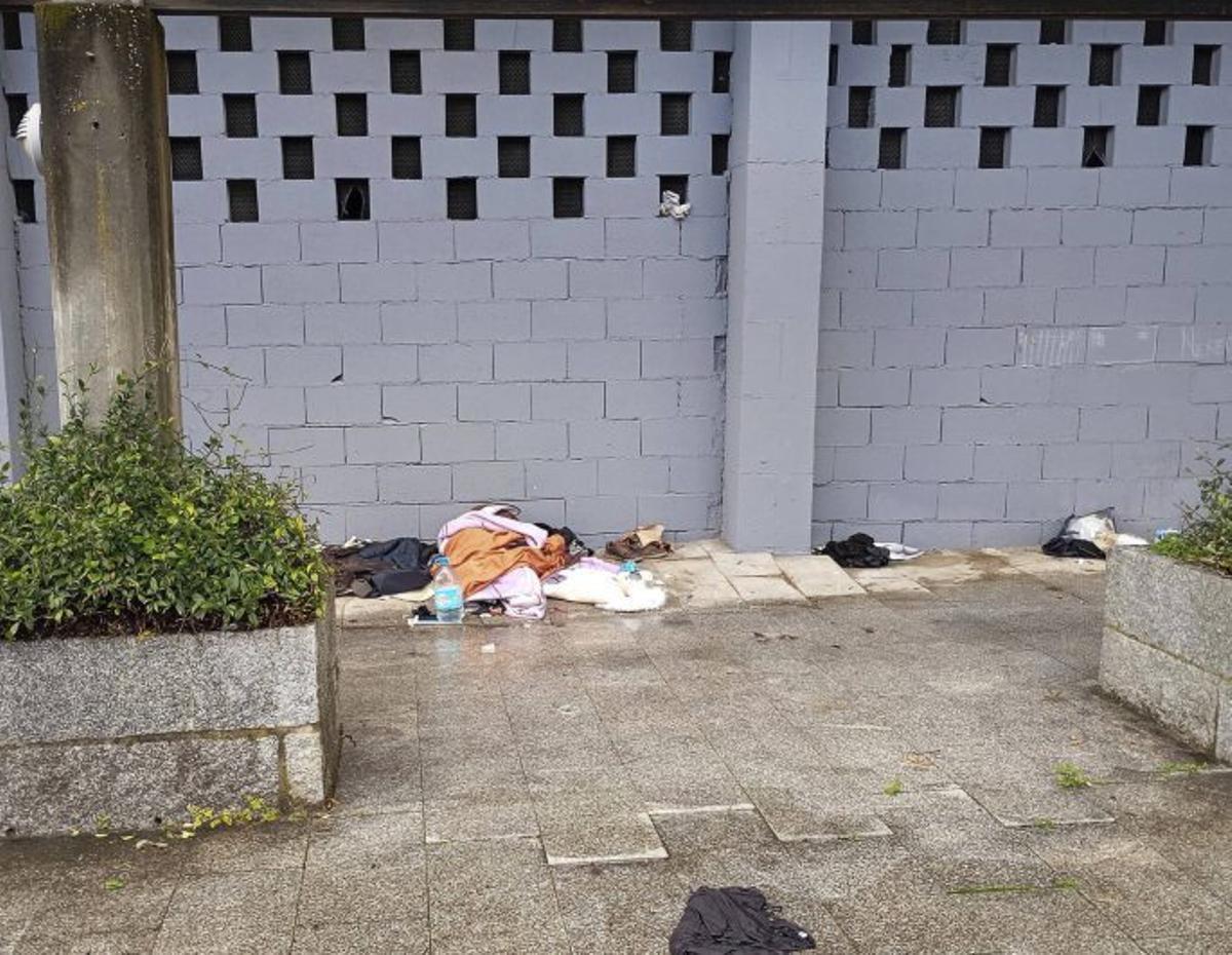 Personas sin techo duermen en el barrio | Fdv