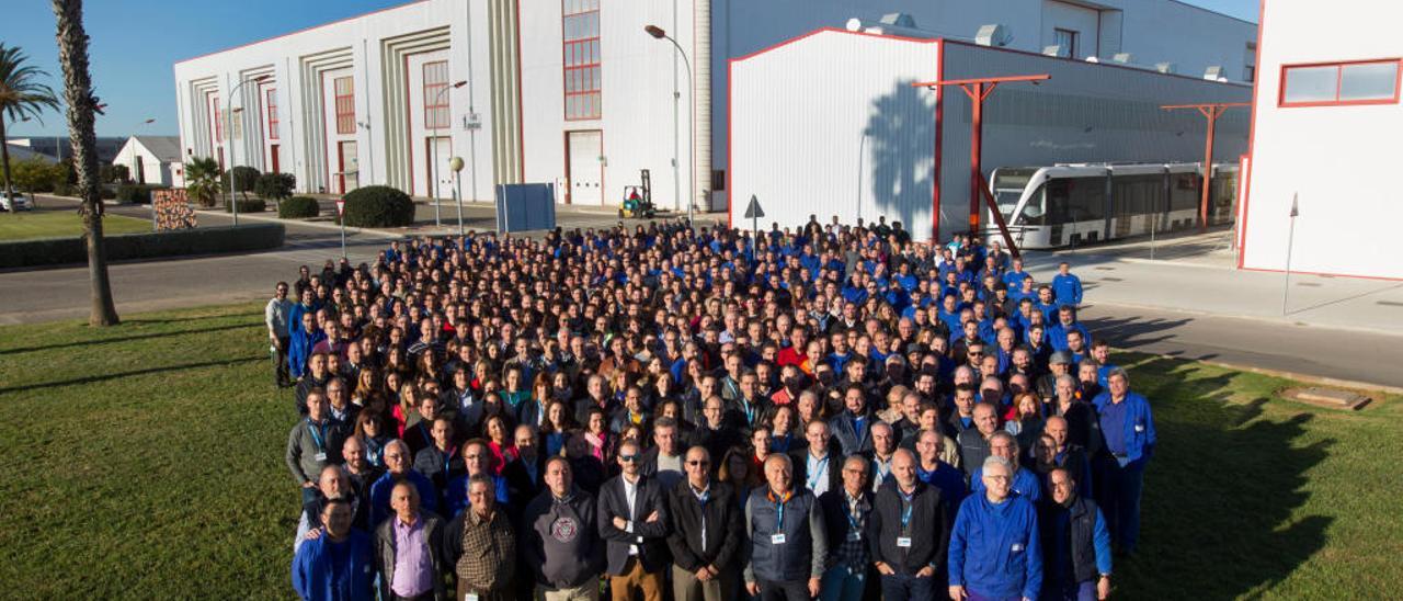 Grupo de trabajadores de Stadler en Albuixech.