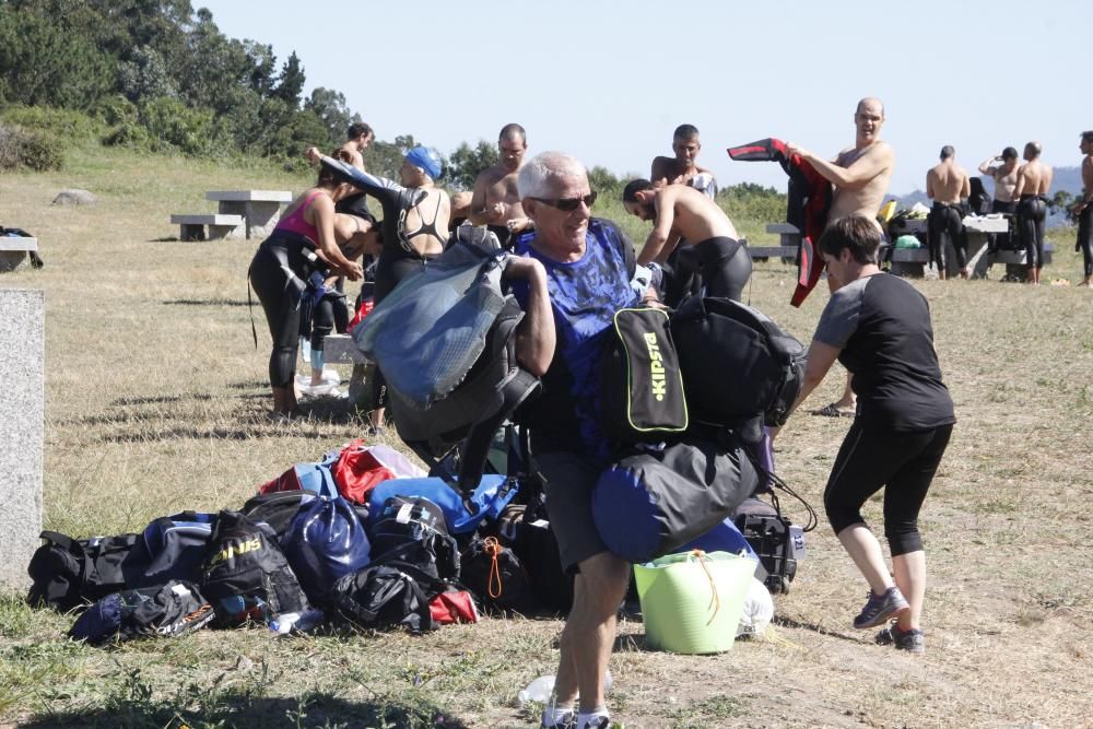 El estado del mar complica la travesía a nado entre Udra y Pescadoira