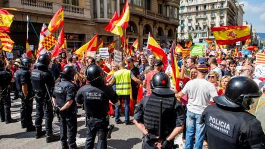 Els Mossos van aturar la manifestació.