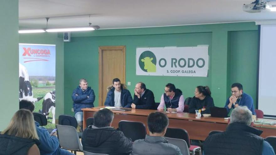 Las conferencias de O Rodo abordaron la relevancia del forraje de hierba en la producción y calidad de la leche.