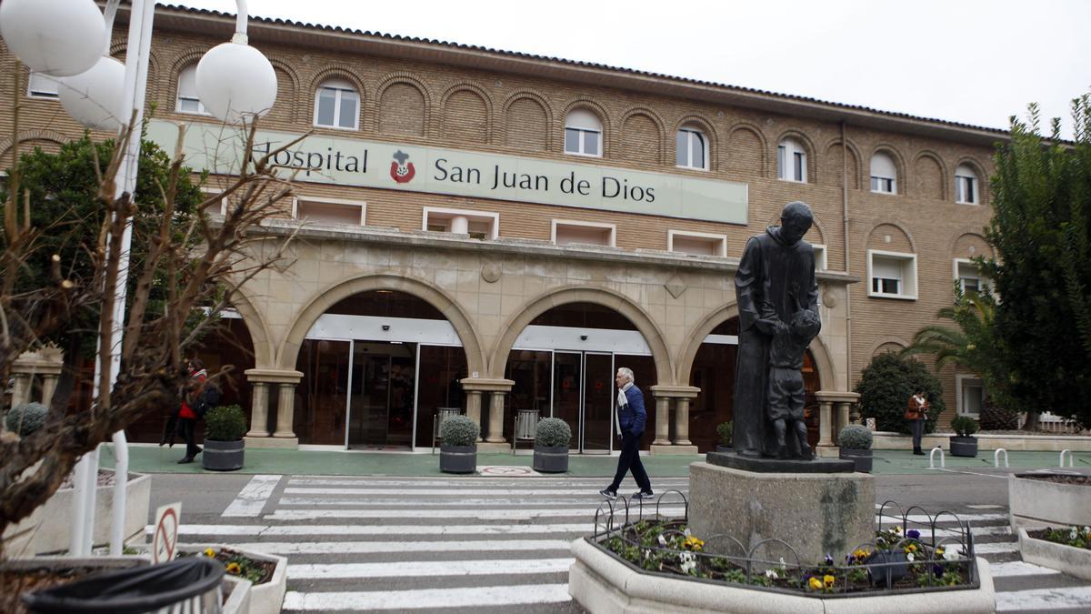 Acceso principal al hospital San Juan de Dios de Zaragoza.