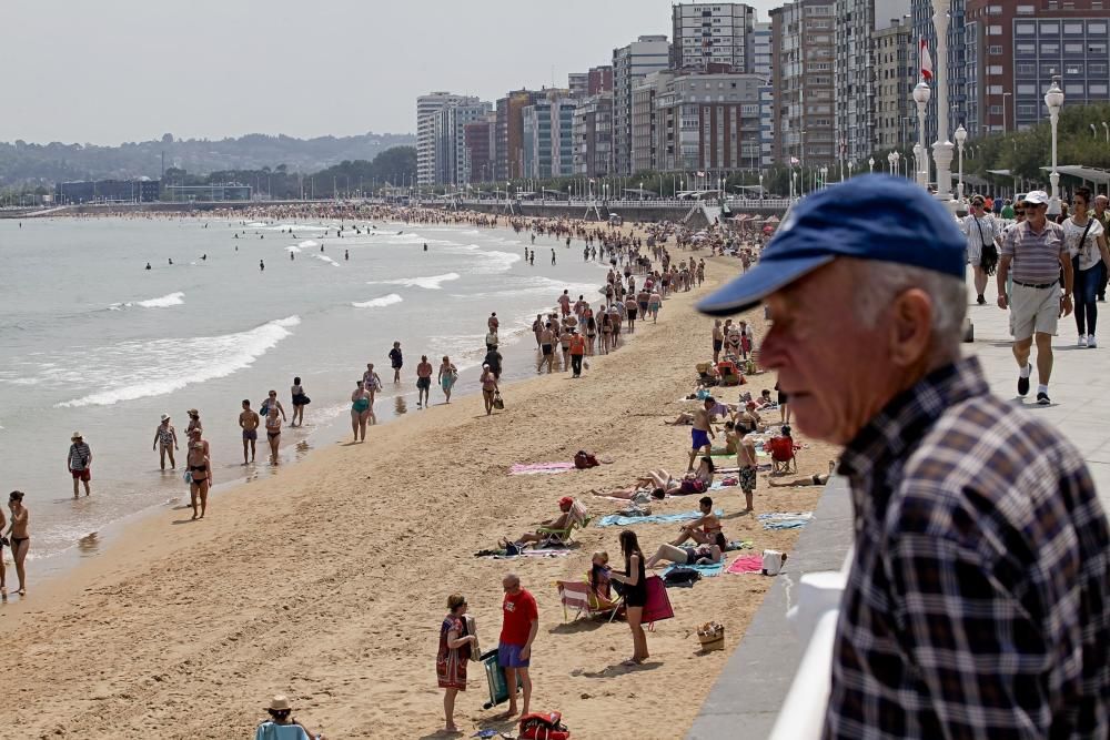 Playa de San Lorenzo con Sol y calor