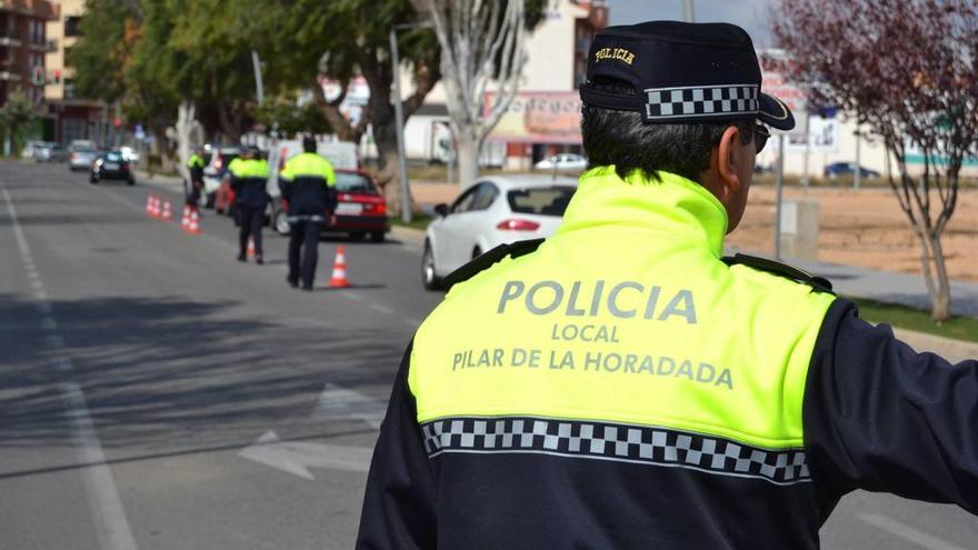 Detenidos por alterar el orden público y agredir a un policía en Pilar de la Horadada