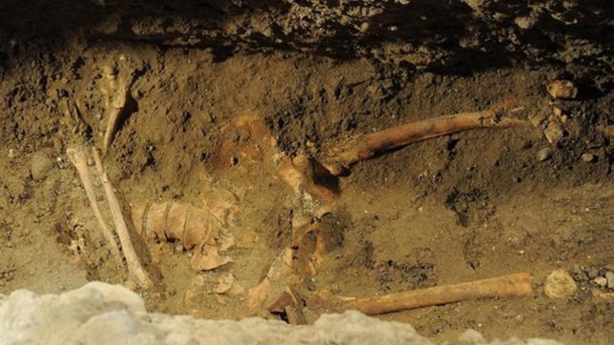 Esqueleto hallado en el antiguo convento de Santa Úrsula en Florencia, donde se buscan los restos de Lisa Gherardini.