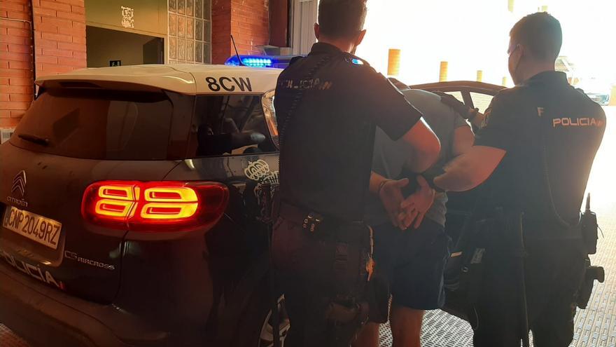 Una persecución policial en Elche termina con la detención de un prófugo de la justicia austríaca