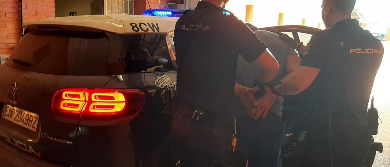 Detenido un prófugo de la justicia austríaca al intentar darse a la fuga en un control policial en Elche