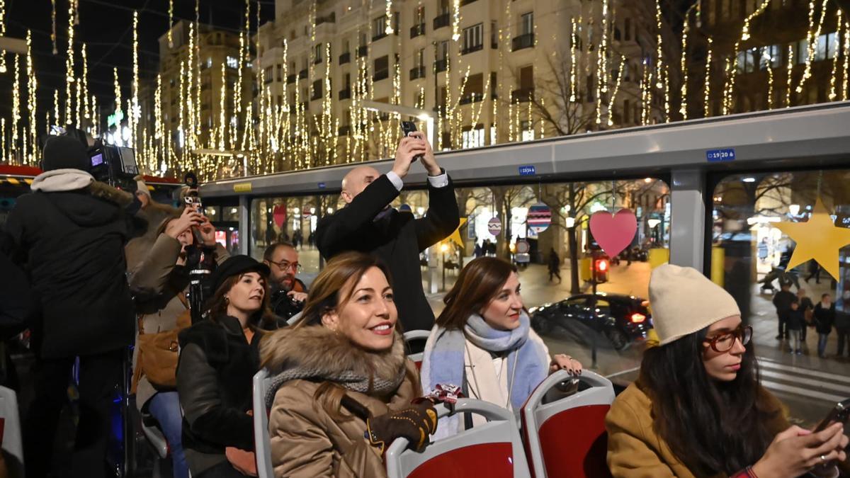 Así es el nuevo bus de la Navidad de Zaragoza