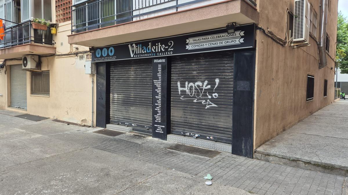 El bar cerrado provisionalmente en Sant Adrià de Besòs por el presunto brote de salmonelosis.