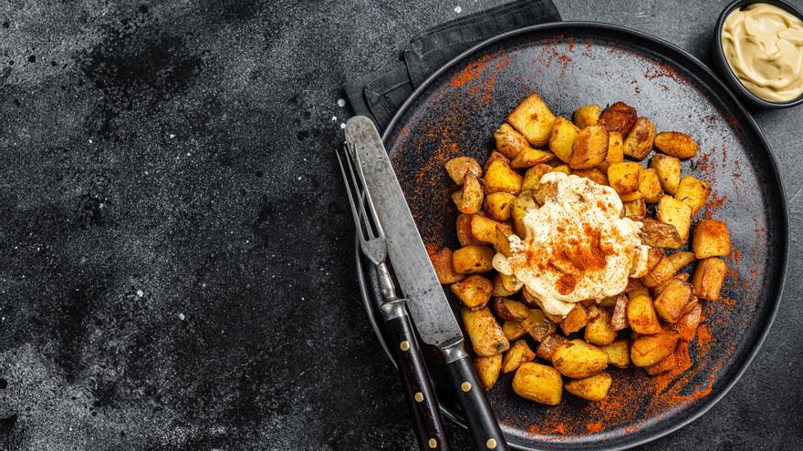 Receta fácil patatas bravas: Cómo hacerlas en casa con el microondas