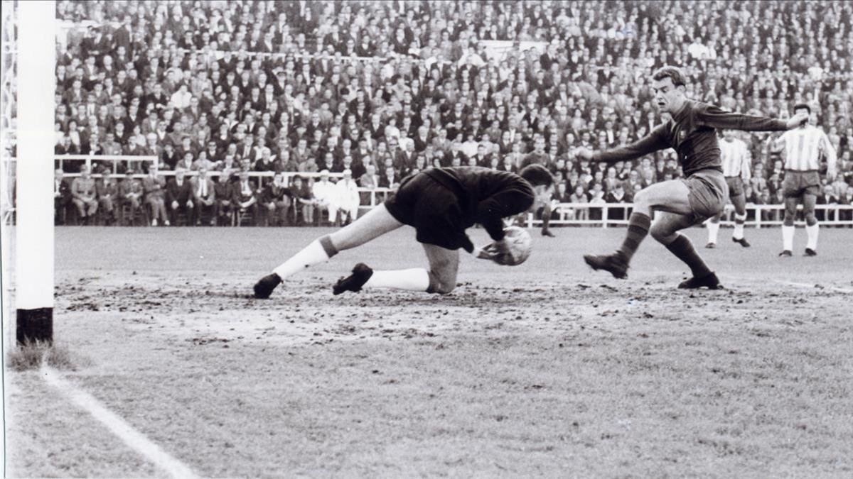 Zaldúa, en un partido con el Barça.