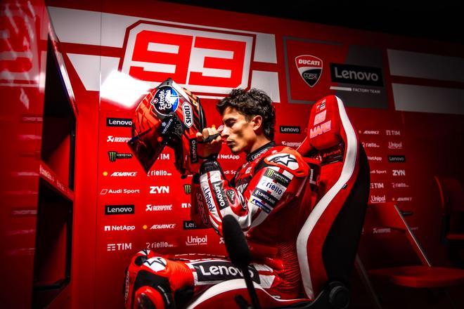 Marc Márquez (Ducati) se prepara, en Le Mans, el viernes, para salir a pista.