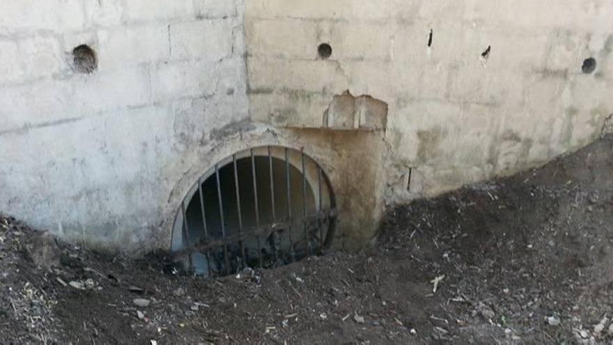 Imagen de la acequia del Gualeró tras su limpieza.