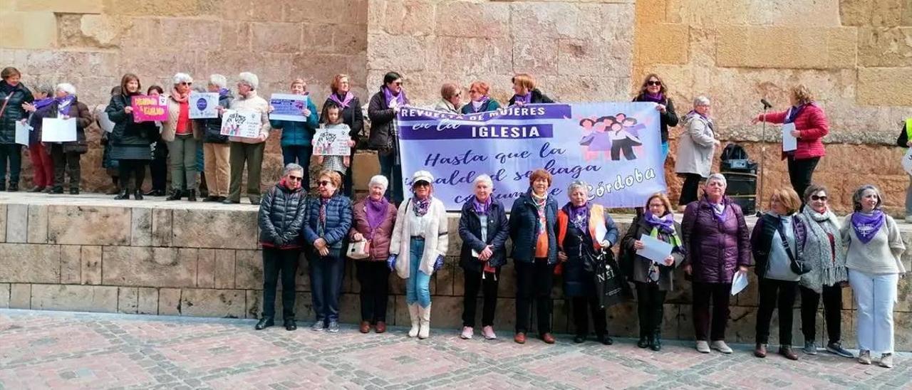 Manifestación de feministas católicas en la Mezquita-Catedral de Córdoba, hace unos días.