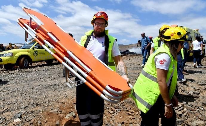 10/04/2019 SAN BARTOLOME DETIRAJANA. Simulacro accidente aéreo del Ejercito del Aire.  Fotógrafa: YAIZA SOCORRO.  | 10/04/2019 | Fotógrafo: Yaiza Socorro