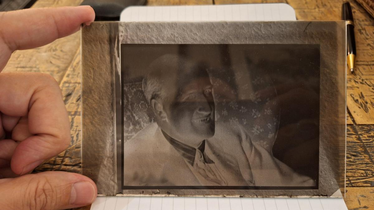 Los negativos hallados junto al archivo fotográfico de Vicente Aleixandre permitirán acceder a las fuentes originales de algunas imágenes y conservarlas con mayor calidad.