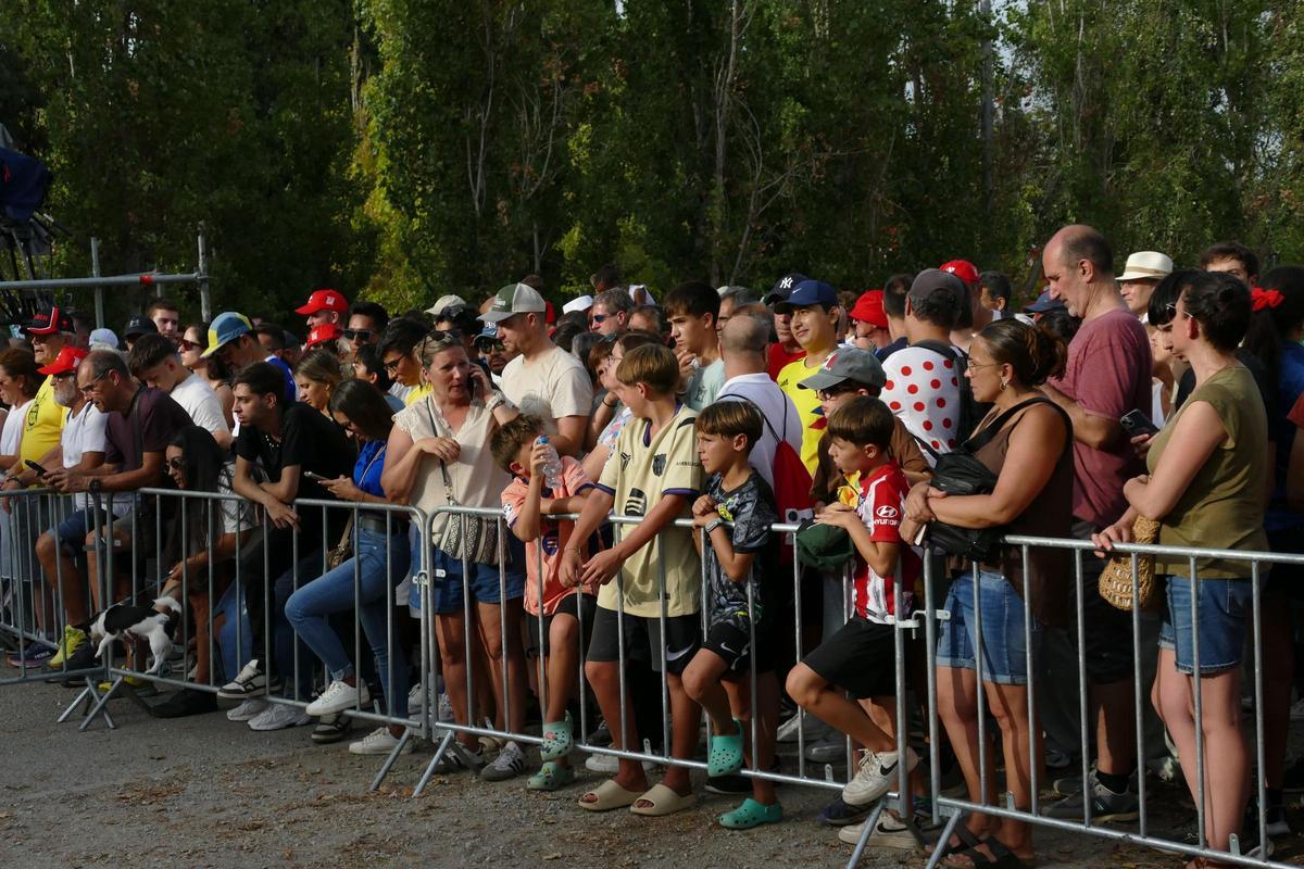Figueres, plena de gent, per l'etapa de la Vuelta a Espanya.