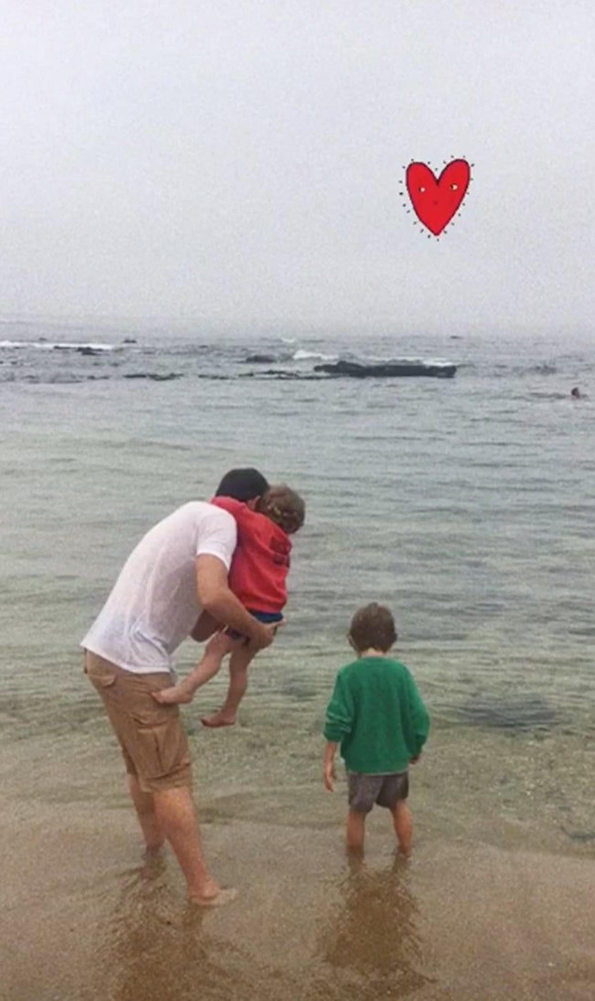 Iker Casillas disfruta de sus peques en la playa