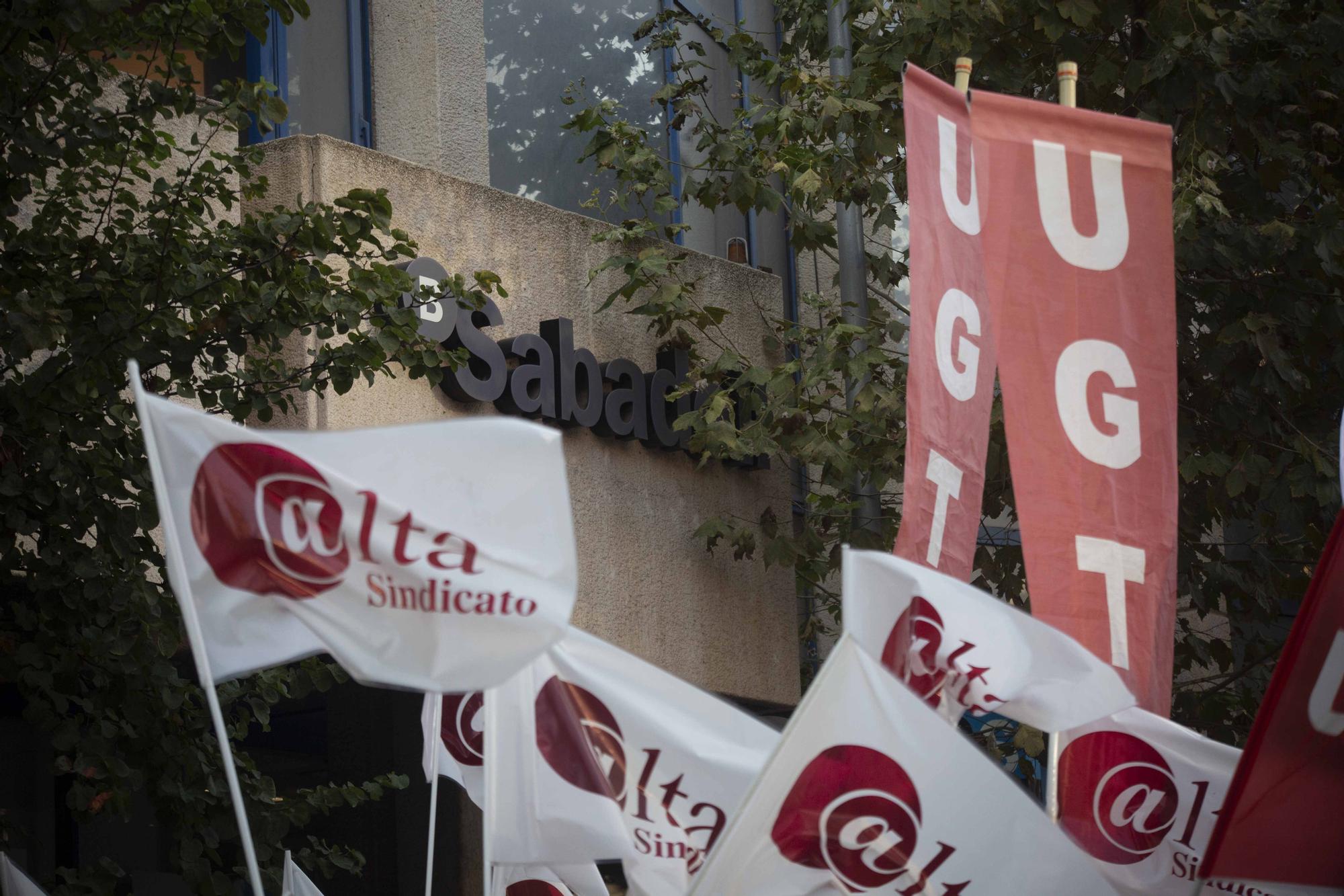 Protesta por las condiciones laborales en Banco Sabadell