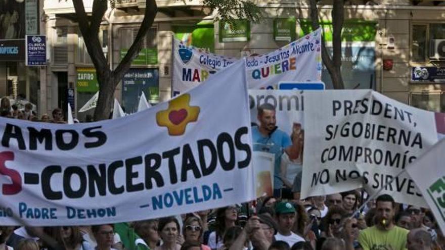 Protesta contra la supresión de aulas concertadas de colegios de toda la provincia.