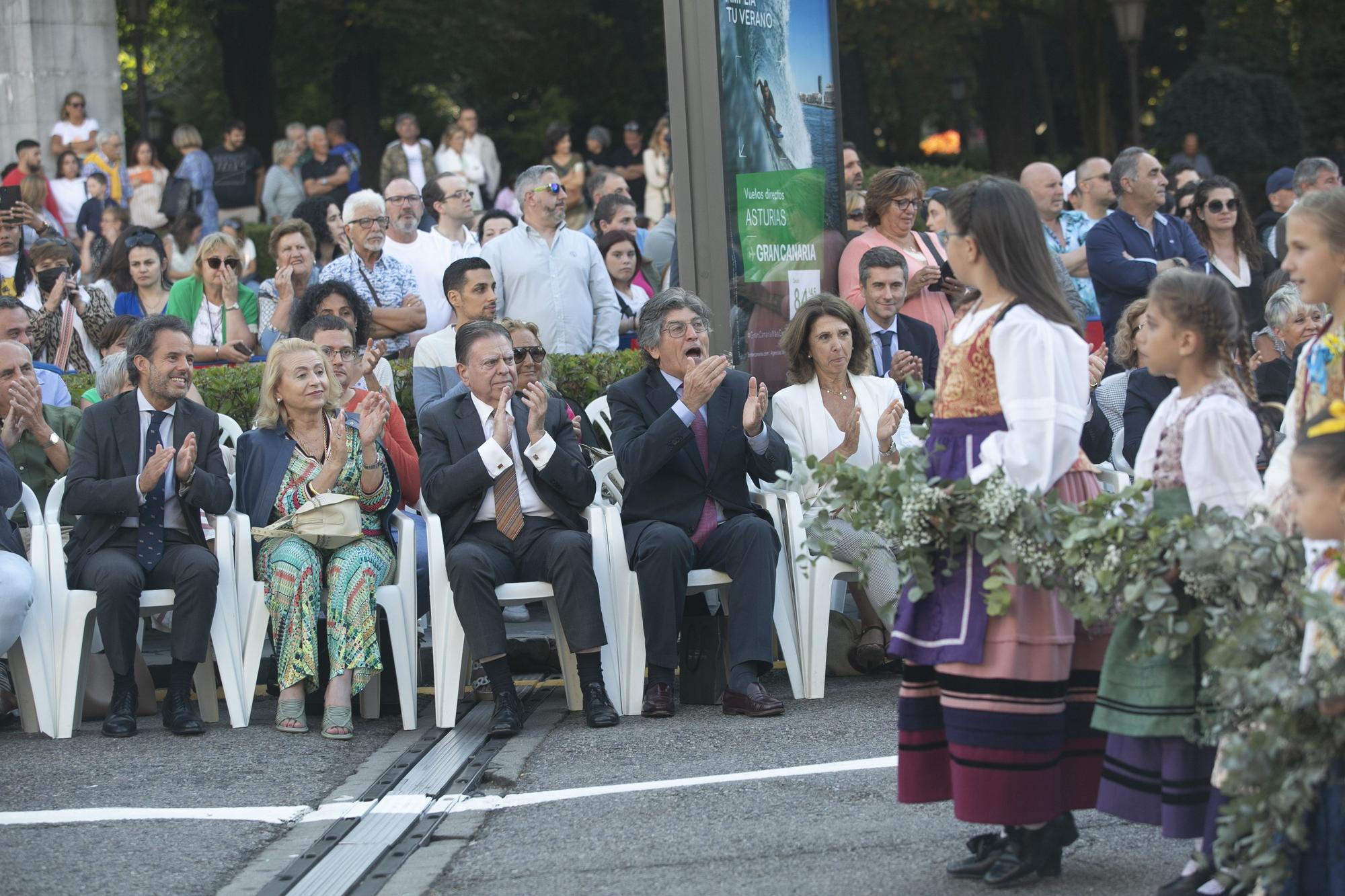 En Imágenes: El Desfile del Día de América llena las calles de Oviedo en una tarde veraniega