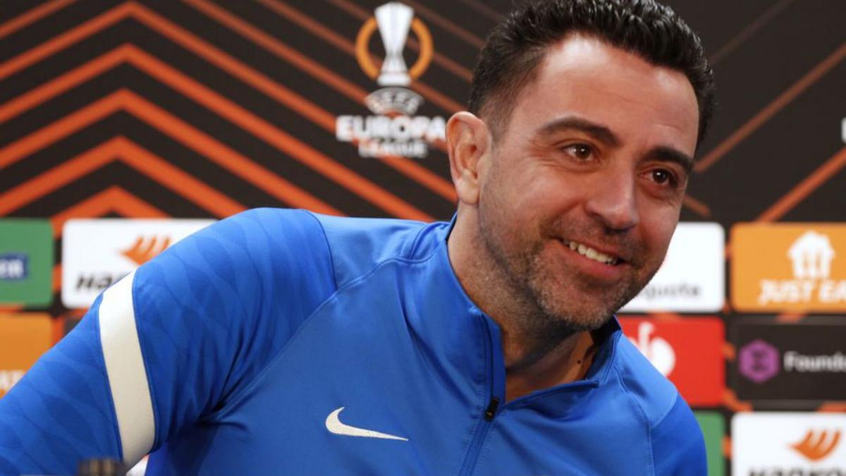 Xavi Hernández es va mostrar distès davant la premsa | ALEJANDRO GARCÍA/EFE