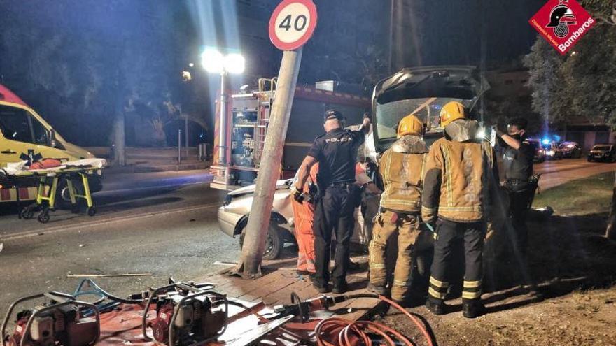 Muere un joven y otro resulta muy grave en un accidente de tráfico.