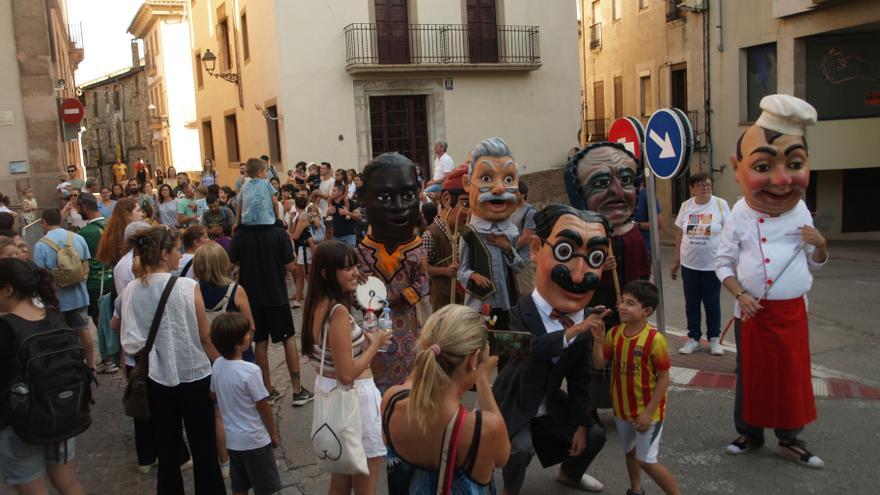 Gegants i capgrossos omplen els carrers de Moià en la recta final de la festa major