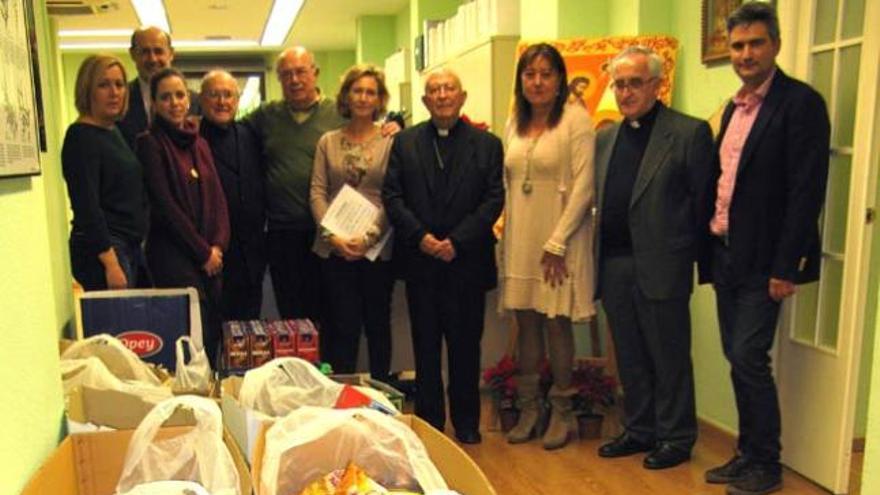 Los empleados de la Empresa Municipal de Aguas (EMASA) y el Área de Medio Ambiente del Ayuntamiento de Málaga han conseguido reunir 3.000 kilos de comida dentro de la campaña de recogida de alimentos &#039;Solidaridad siempre&#039;.