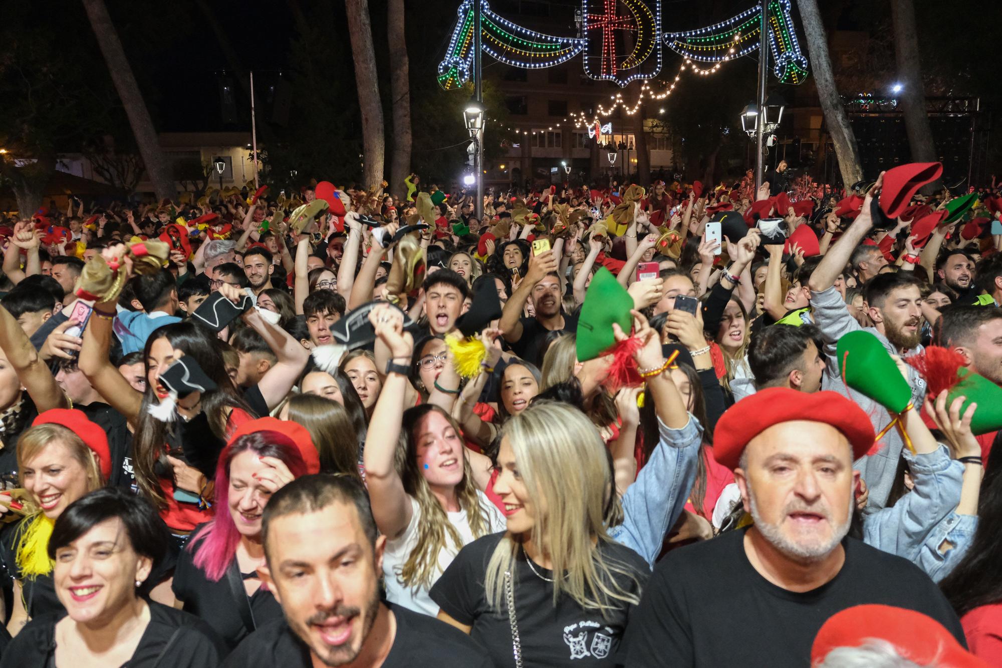 El pasodoble de la euforia abre las fiestas de Petrer