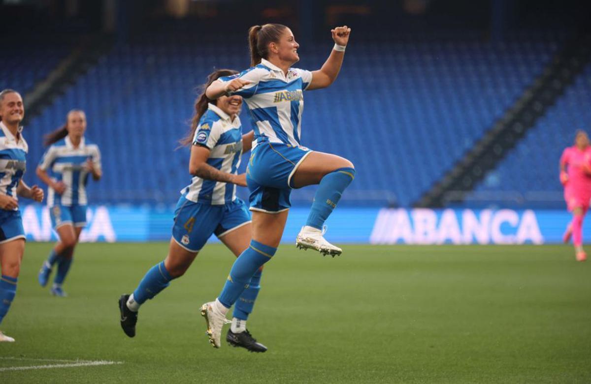Millene Cabral celebra su gol ante el DUX |  Iago López